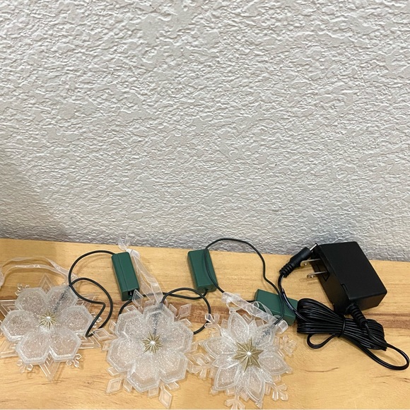 2010 Hallmark Wonder & Light Glowing Snowflake Starter Set with Magic Cord - Picture 3 of 8